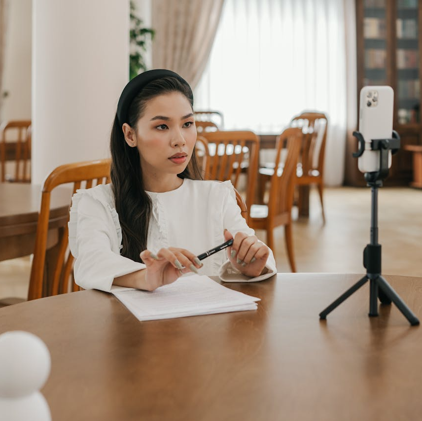 Credkeeper’s Tips to Perfect Your Online Profiles for a Stronger Professional Presence